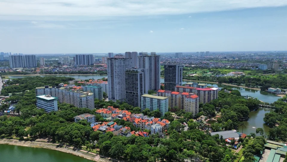 Nhà phố 1 trệt 2 lầu, hẻm xe hơi